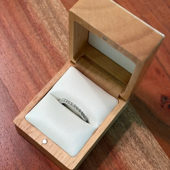 BRAND NEW never worn Brilliant Earth Lab Diamond Wedding Band Size 7.5